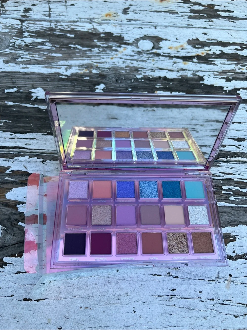 HUDA BEAUTY Mercury Retrograde Eyeshadow Palette - Pink & Purple Hues
